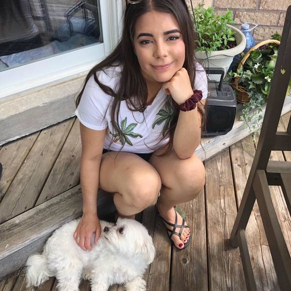 Meet your Posher, Sarah - Picture 1 of 1